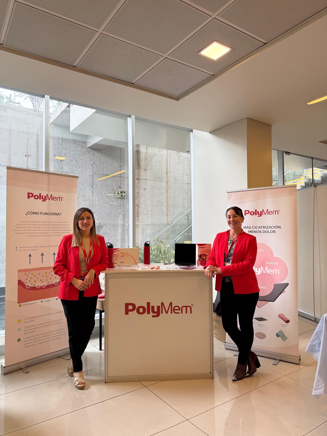 Stand PolyMem con Jocelyn y equipo