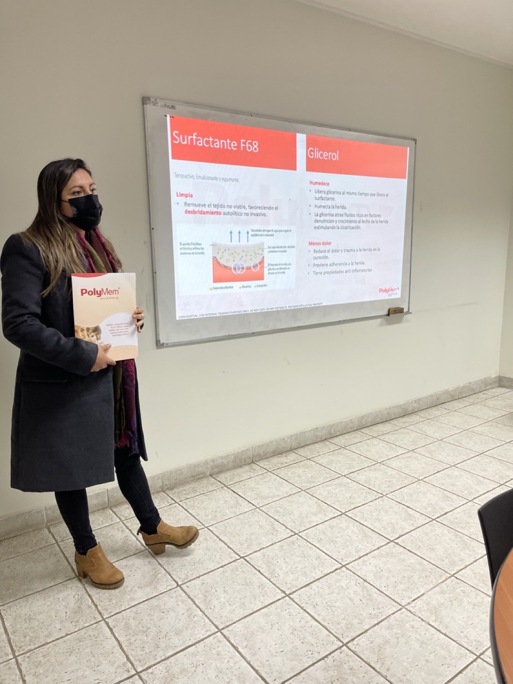 Jocelyn presentando componentes de PolyMem